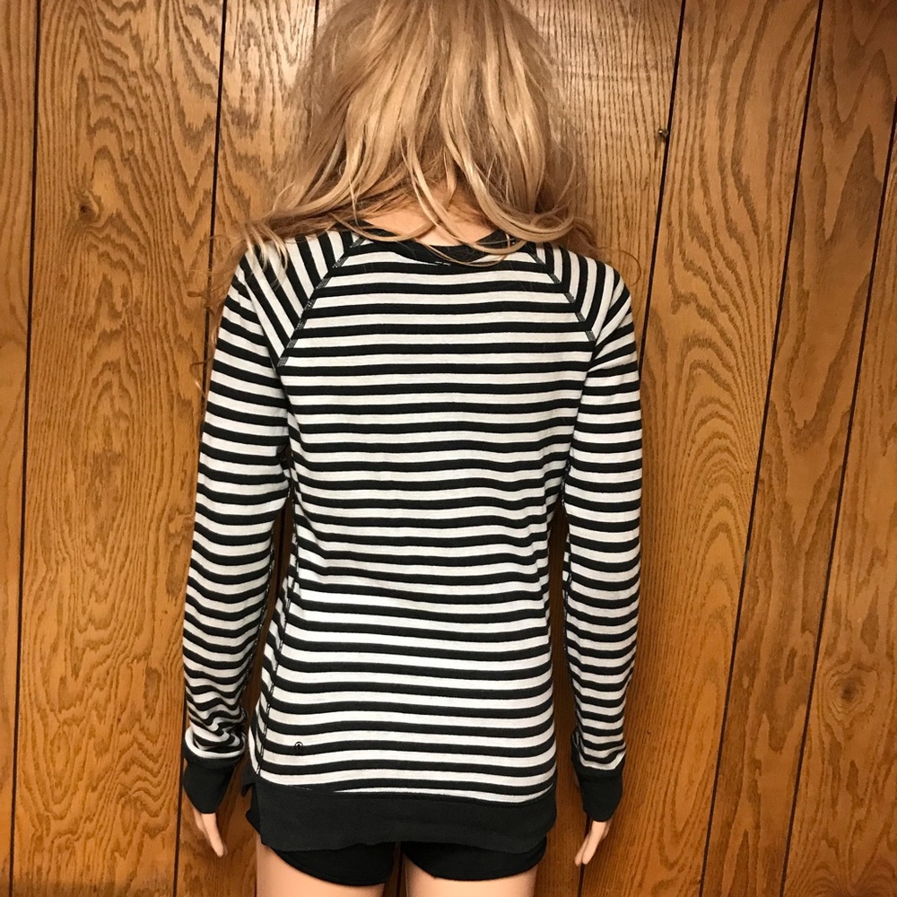 Lululemon Open your Heart long Sleeve II - Reversible black & White Size none - Picture 11 of 13
